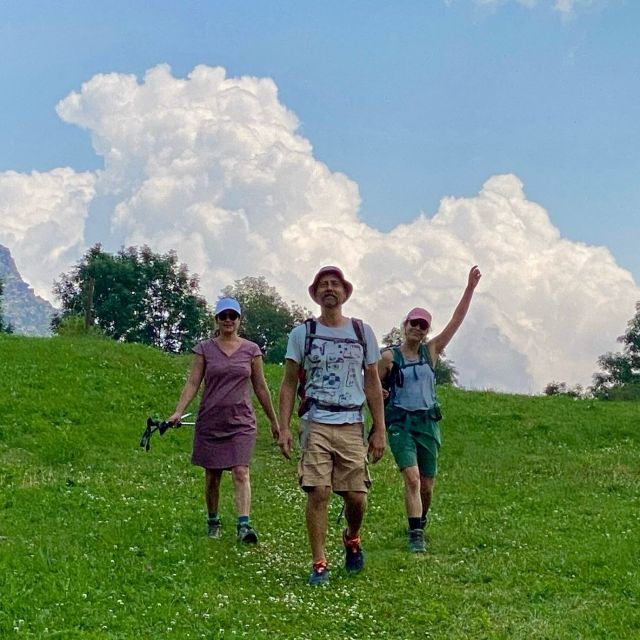 Italien mit meinen liebsten Herzensmenschen 💛💛💛 

Ich fühle mich sehr genährt – und fünf Kilo schwerer 😅- von den letzten sieben Tagen voller Lachen, Schlemmen und wandern in den traumhaften Piemontesischen Bergen 🇮🇹🍕🍝🍷🍇 ⛰️🥾☀️

➡️ Seit gestern unterrichte ich wieder meine regulären Yogaklassen und zusätzlich auch noch einige Vertretungen 🧘‍♀️
Und im August habe ich auch noch einige freie Coachingtermine! 

#italien #apéro #schlemmen #herzensmenschen #auftanken #sonne #urlaub #vallemaira #piemont #iloveitaly #sommer2024 💛💛💛